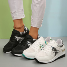 2025新款外贸大码圆头休闲前系带花朵时尚坡跟厚底休闲运动鞋女