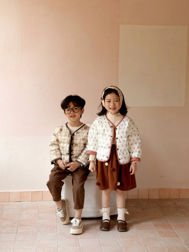 Children's down jacket lining for little girls and boys, with a floral design, wearable outside and washable down jacket.