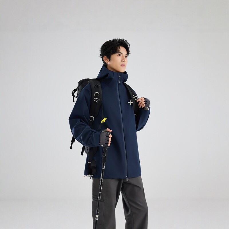 Outdoor windproof and waterproof three-in-one men's hooded warm mountaineering jacket, new autumn and winter functional jacket Outdoor windproof and waterproof three-in-one men's hooded warm mountaineering jacket, new autumn and winter functional jacket