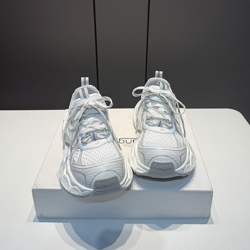 Zapatos fritos, primavera y verano de 2025, nuevos zapatos muffin de mujer, cordones de moda, zapatos deportivos casuales de estilo extranjero.