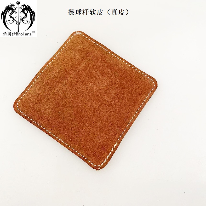 Limpie el cuero suave del club y use el cuero áspero para limpiar el club.