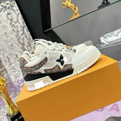 外国貿易24ssの新型男女同一の四季カップルのスケート靴は、カジュアルなスポーツシューズの厚い底のお父さんの靴にアイロンをかけます。