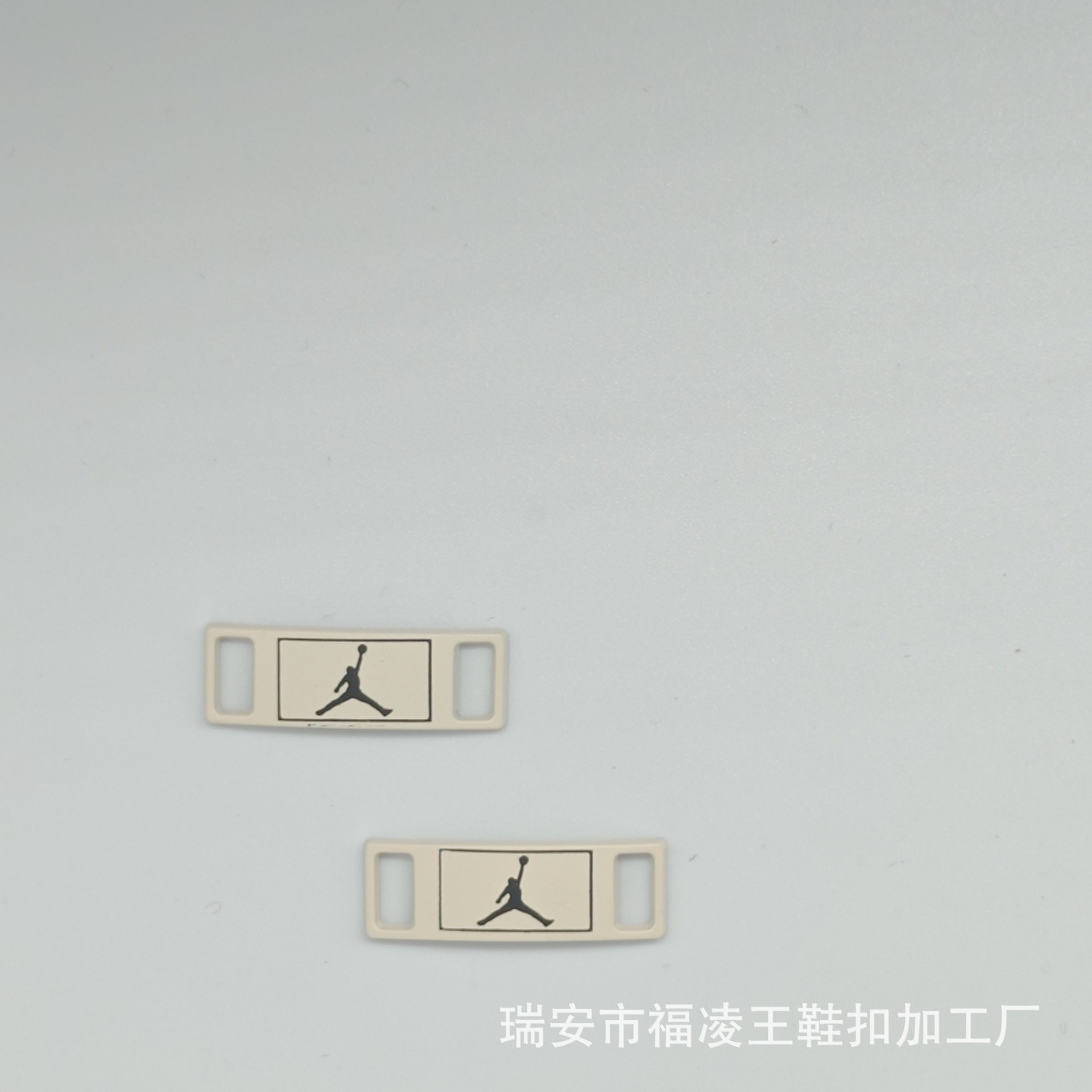 自作金属aj靴バックルランニング靴板靴鉄牌潮靴周辺個性ロゴ靴標