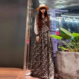 法式轻奢设计感气质V领高级感气质碎花连衣裙女长袖很仙长裙