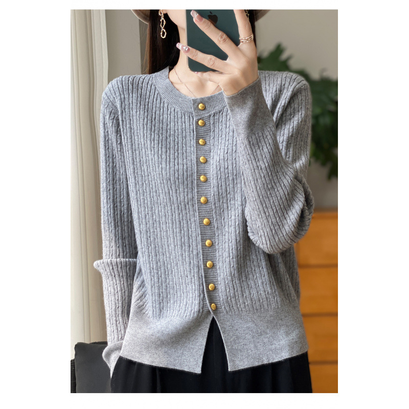 Primavera y otoño de alta calidad invierno nuevo estilo de cuello redondo jersey de punto cardigan suéter de mujer chaqueta suelta flor de nézel con camisa de base