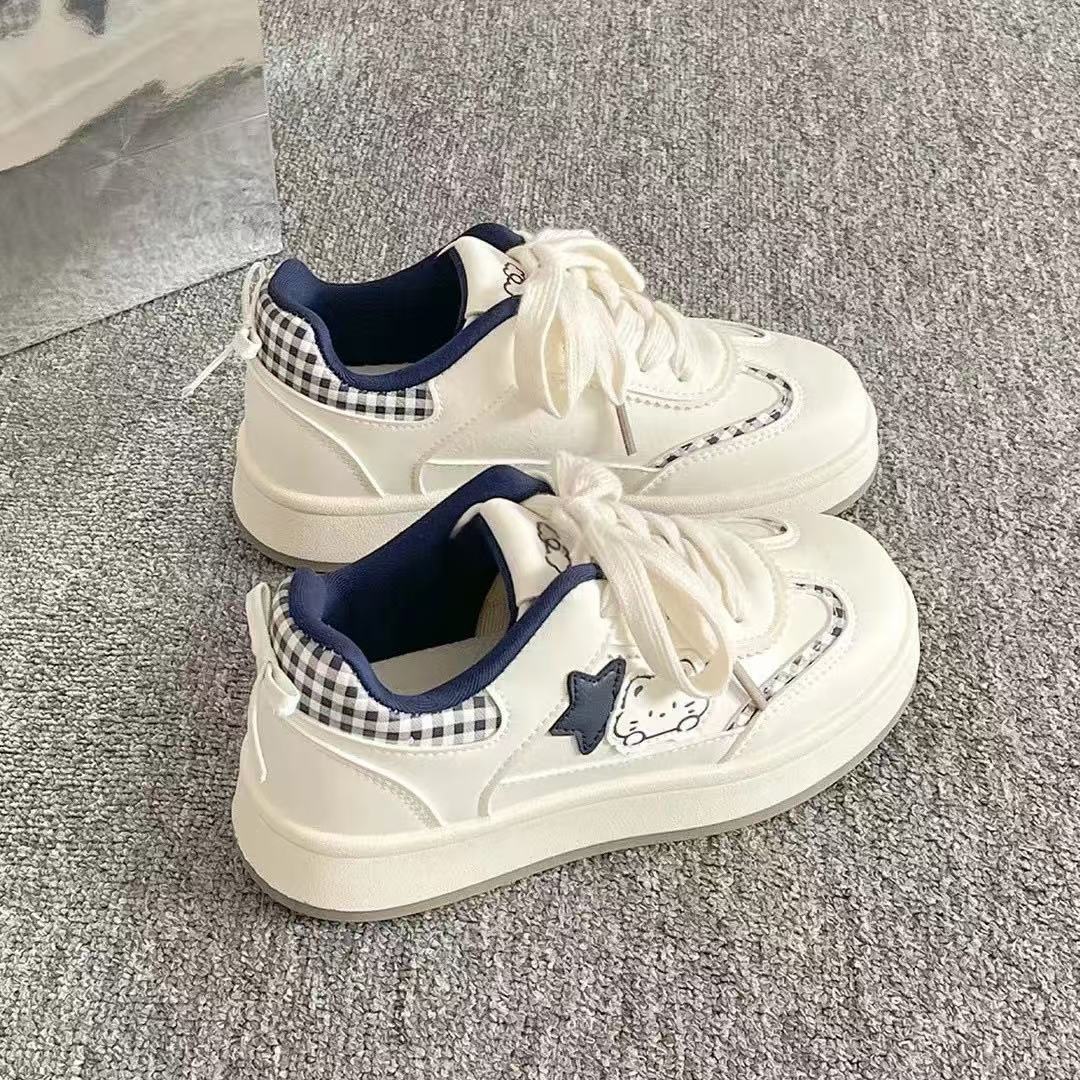 Zapatos de skate de mujer con suela suave no cansar los pies nuevos zapatos casuales con diseño universal zapatos de pan de mujer con suela gruesa zapatos blancos pequeños