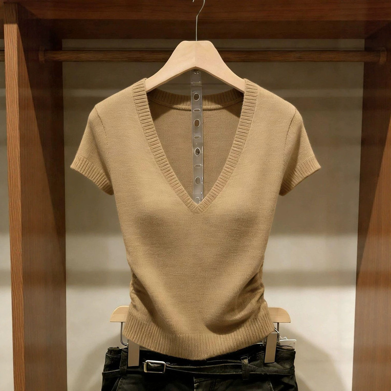 Retro Chic Khaki V-Neck Short-Sleeved Knitwear for Women, New Summer Style, Super Nice, Slim-Fitting Pullover Top
