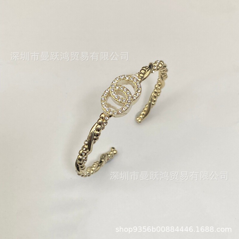 High-Quality Double C Classic Full Diamond Twist Braided Bracelet for Women Versatile Open Bangle Wholesale High-Quality Double C Classic Full Diamond Twist Braided Bracelet for Women Versatile Open Bangle Wholesale