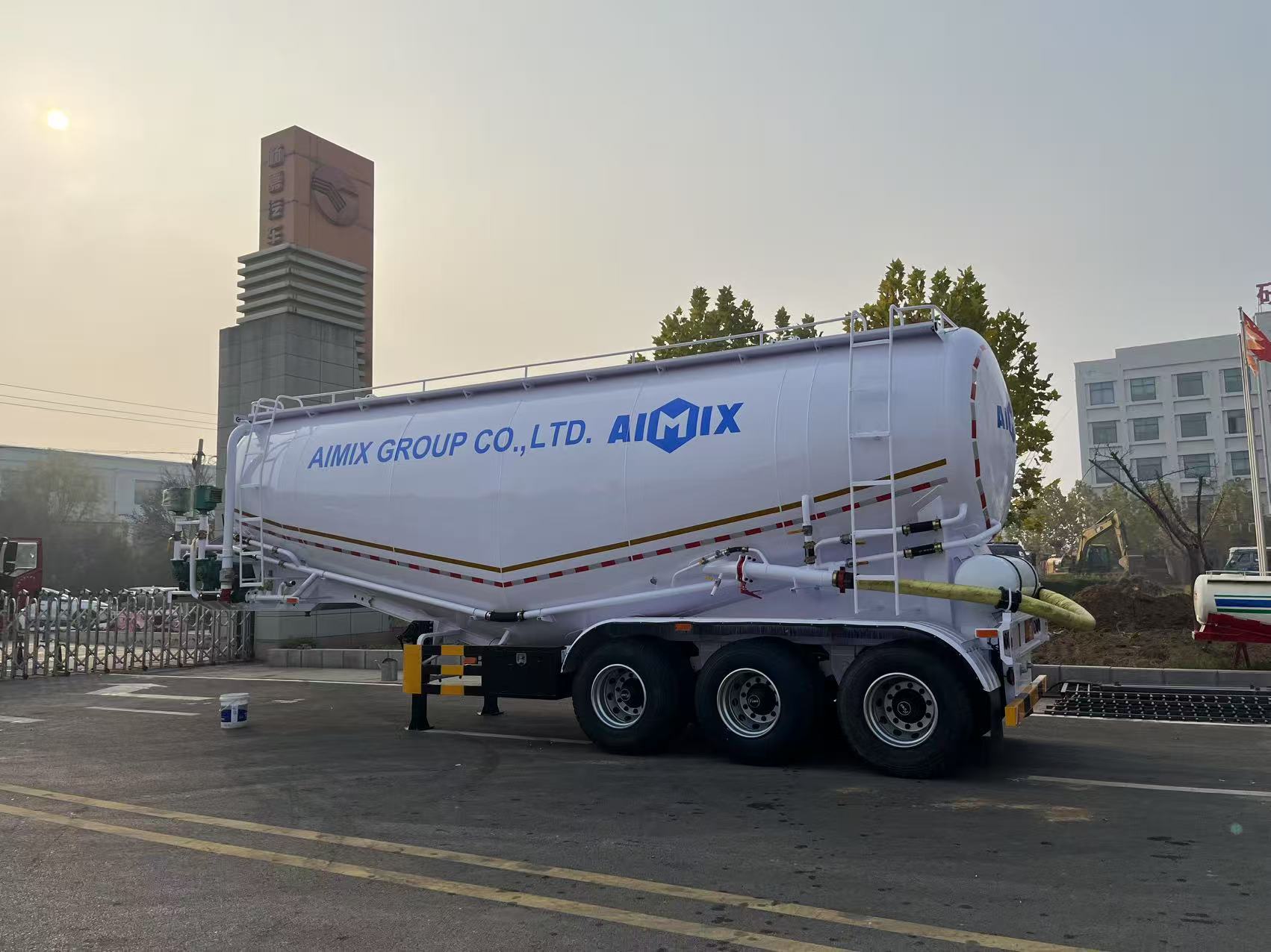 Cross-Border 50 Cubic Liquid Transport Tank Truck Bulk Cement Transport Truck Carbon Steel Ash Tank Truck Direct Sales 40 Cubic Powder Tank