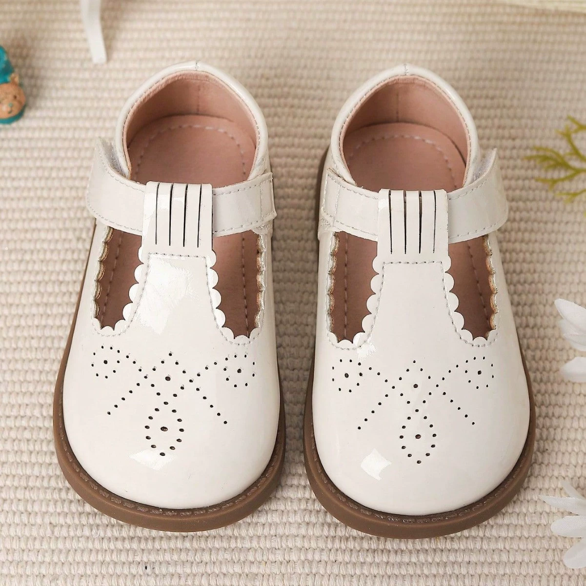 Трансграничная внешнеторговая школа стиль девушки полые кружевные туфли принцессы липучки детские ретро Мори плоские кожаные туфли