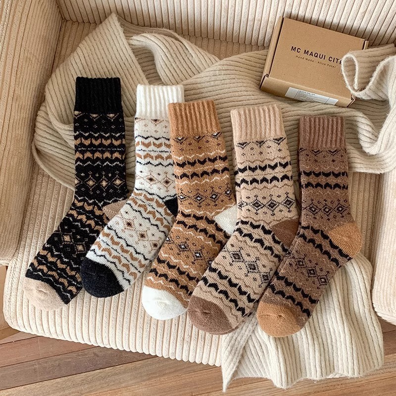 Warm New Autumn and Winter Thick Socks for Men and Women, Mid-Calf Thickened Terry Retro Forest Style Student Couple Thick Socks Warm New Autumn and Winter Thick Socks for Men and Women, Mid-Calf Thickened Terry Retro Forest Style Student Couple Thick Socks