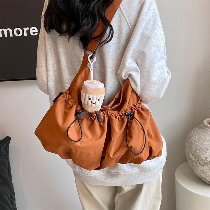 Bolsa de lona de gran capacidad para mujeres 2024 nuevo bolso de hombro casual simple de verano con un sentido de alta calidad de la bolsa de viaje