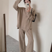 时尚极简风高级针织套装女秋冬新款V领纯色套头毛衣+阔腿裤两件套