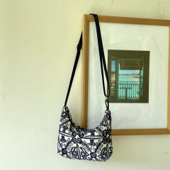 新しいレディースバッグ、脇の下バッグ、シングルショルダークロスボディ刺繍バッグ、トレンディで多用途なピローバッグ、キャンバスバッグ