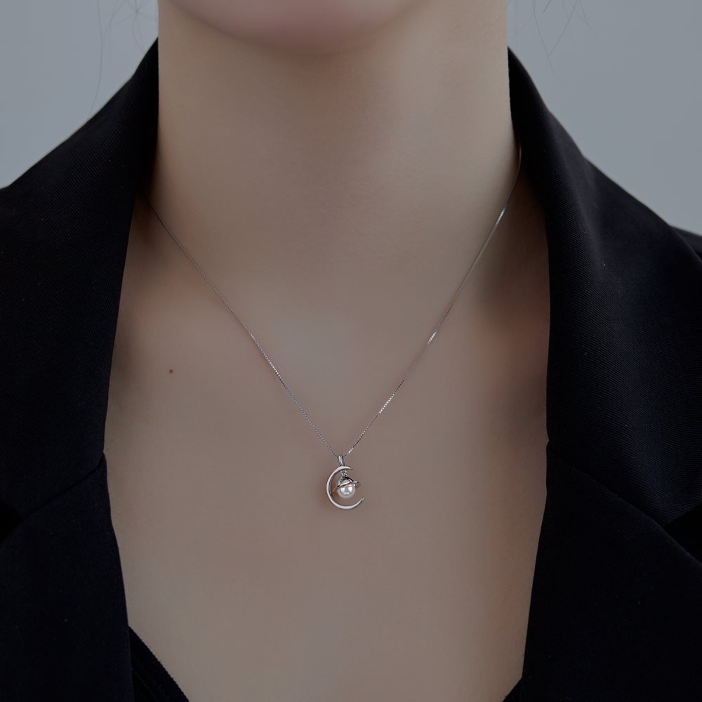 Elegant Moon Planet Sterling Silver Inlay Freshwater Pearl Zircon Pendant Necklace display picture 4