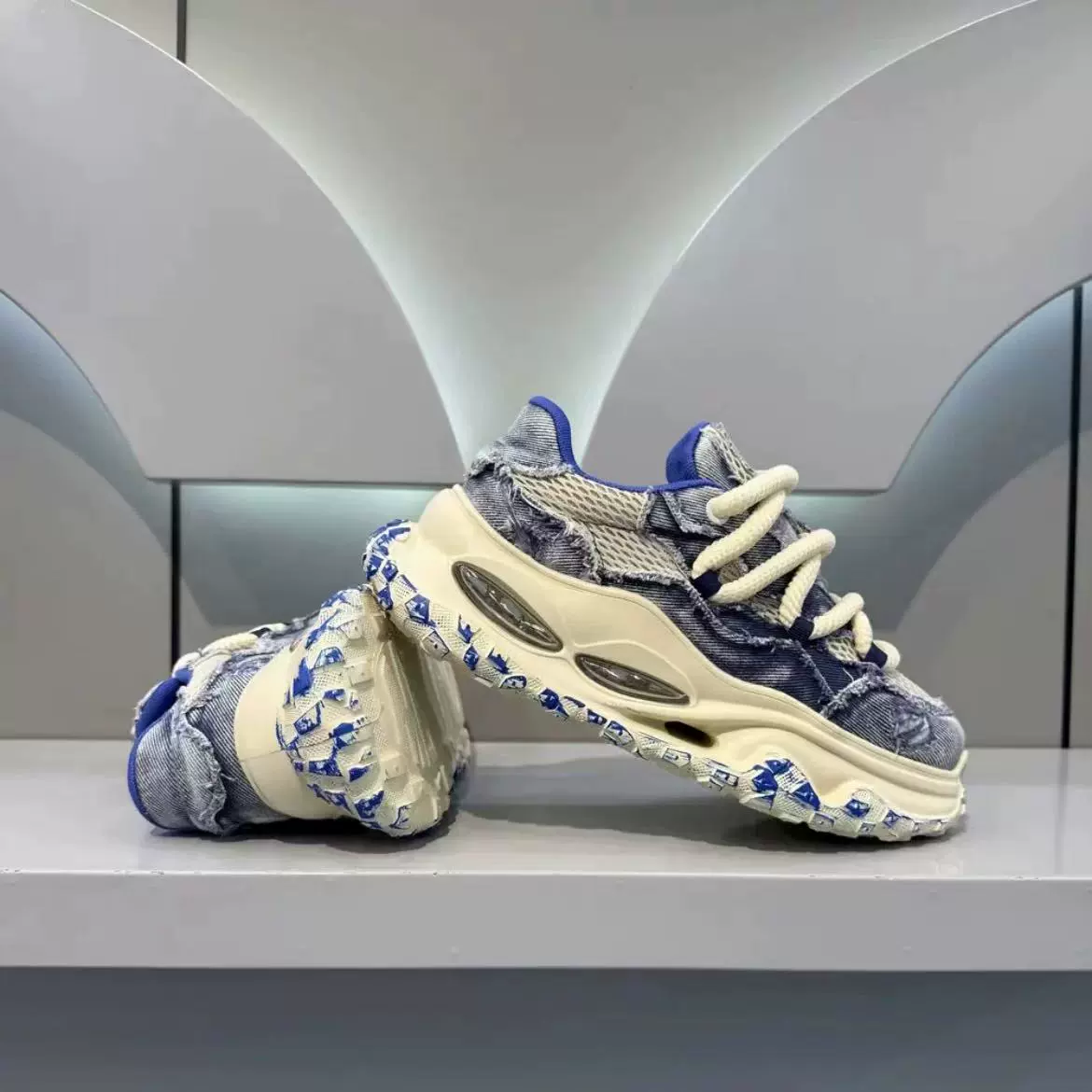 Мужские белые кроссовки на толстой подошве, увеличивающие рост, лето 2025, новые, сетчатые, дышащие, спортивные, повседневные, модные и универсальные, в стиле "dad shoes"