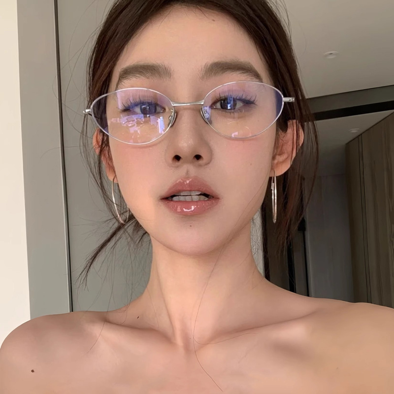 近視の女性用シルバーキャットアイメガネフレームは、楕円形フレーム、純粋な欲望、古いお金スタイル、超軽量近視メガネフレームを装備できます。|undefined