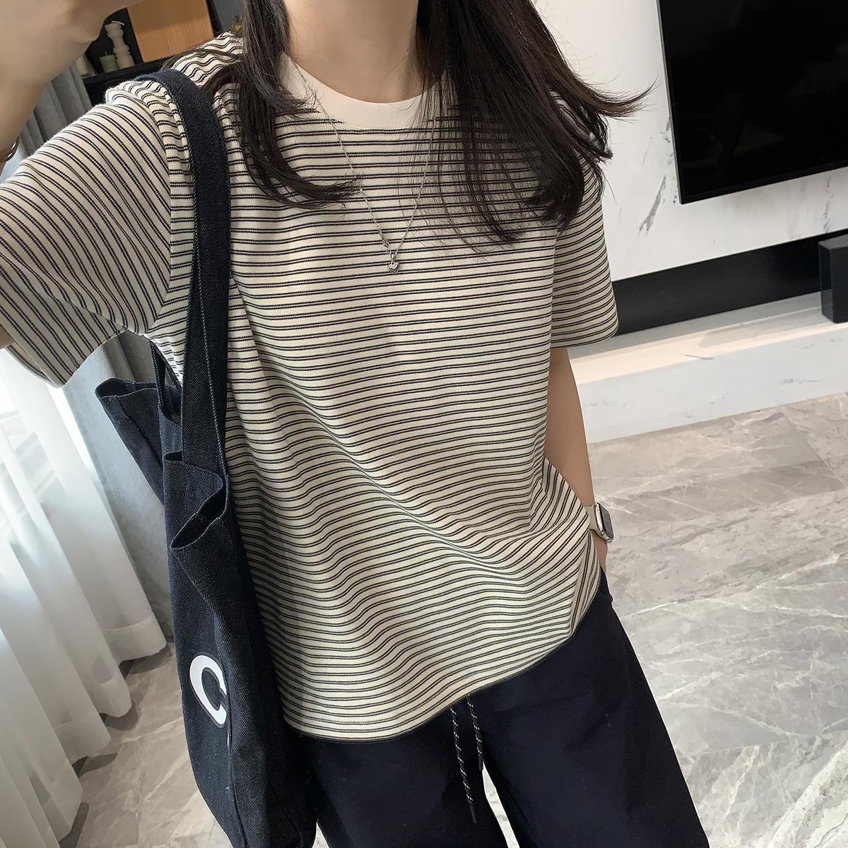 Autumn short sleeve T-shirt with a round collar