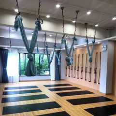 Hot selling solid color aerial yoga hammock yoga studio direct supply anti-gravity micro-elastic one-piece non-splicing fabric suit