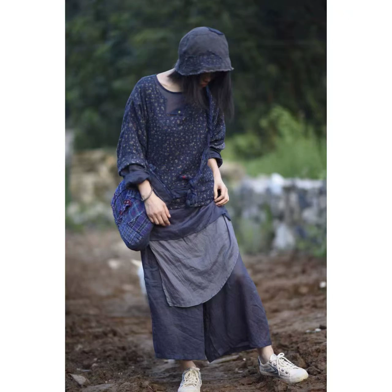 21/7 Xiaoqi Ранняя осень Новый литературный ретро двухслойный хлопчатобумажный принт свободный круглый воротник полуоткрытый пуловер Короткая рубашка