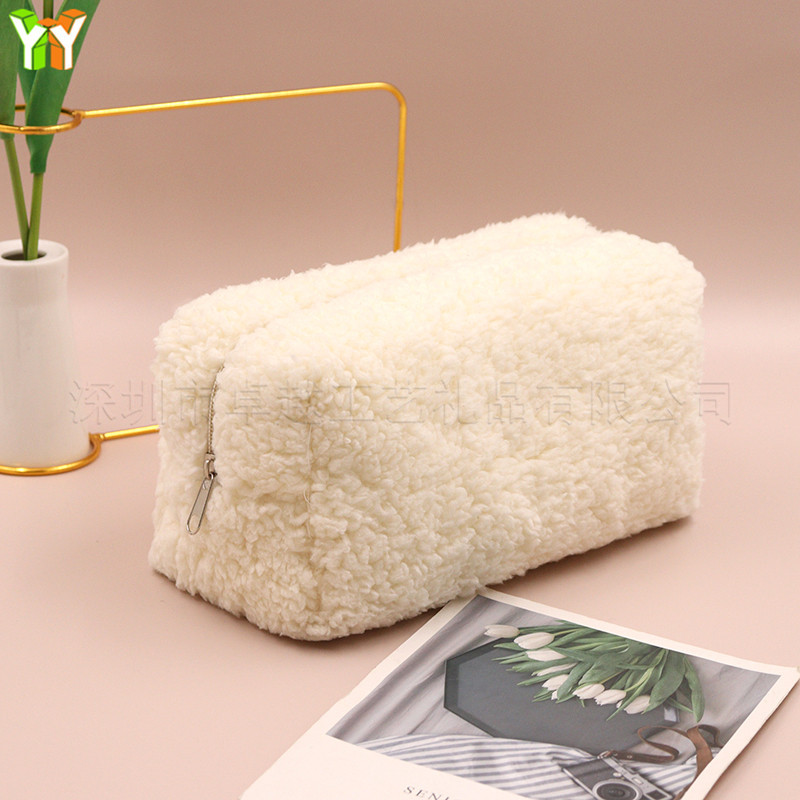 Nueva bolsa de almacenamiento de cosméticos de tela de toalla suave de invierno Bolsa de cosméticos de lana de cordero de color sólido transfronterizo