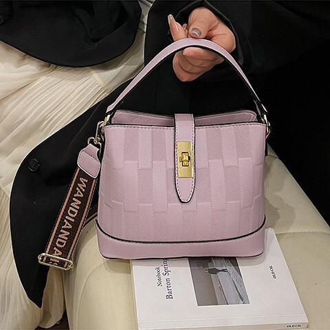 Retro Large Bag for Women, Large Capacity, High-End Fashion, Wide Shoulder Strap, Crossbody Bag, Bucket Bag, Commuter Tote Bag, Trendy Bag