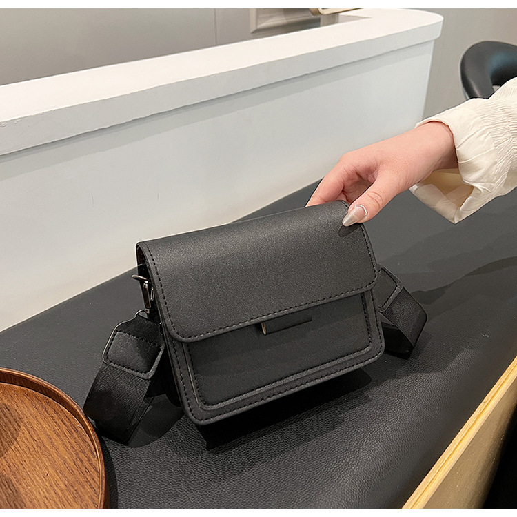 198g Weight Synthetic Leather Lining Material Sewing Thread Fashion Element Flip Cover Closure Type Single Shoulder Strap Strap Type Square Bag Bags Type Casual Occasion Pu Leather Material Solid Color Pattern All Seasons Season Women's Gender Classic Style Style Square Shape Women's Pu Leather Solid Color Classic Style Sewing Thread Square Flip Cover Square Bag 24