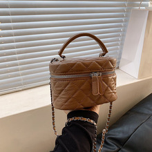 时尚迷你包包女2023秋新款小众设计菱格链条斜挎包休闲手提水桶包