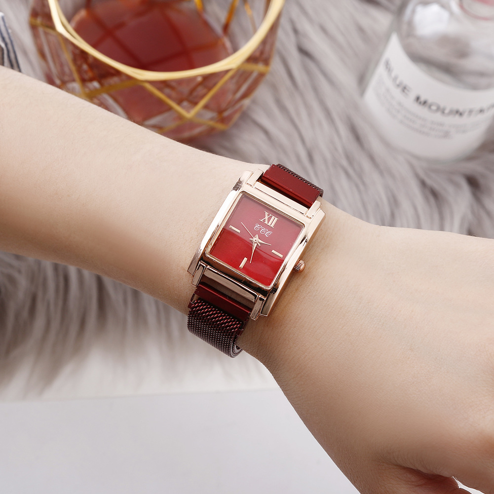 New fashionable and minimalist square small dial, popular on the internet, trendy magnetic buckle, mesh strap, quartz_voghion.com