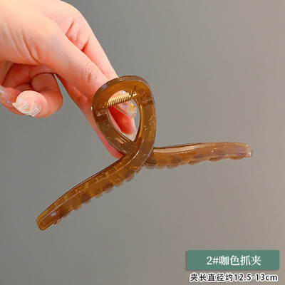 Brown plastic figure eight gripper 13.5cm