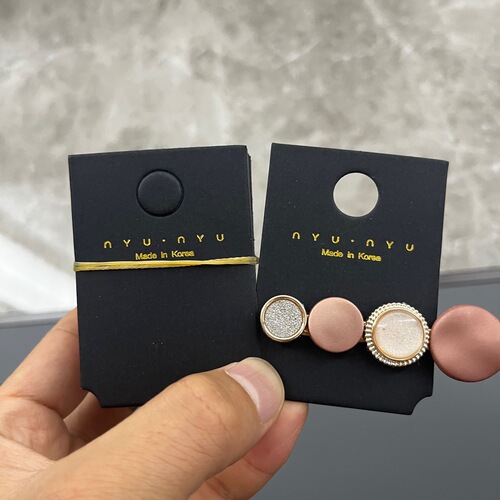 One hundred pieces of color hairpin packaging cards with missing corners, hot-selling hang tags, cardboard stalls, black hair accessories clips