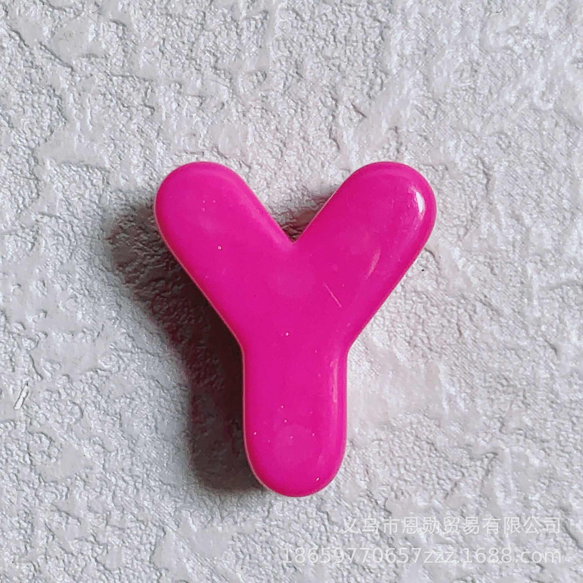 Y (rose red)
