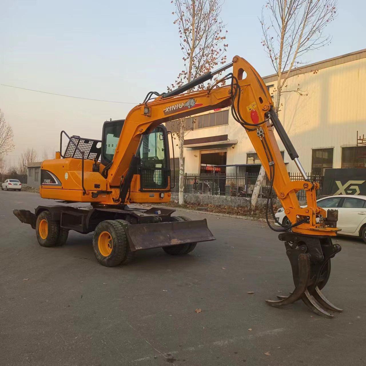 犀牛85 二手轮式抓木机 夹甘蔗 河南濮阳夹木机 便宜抓树枝上料机