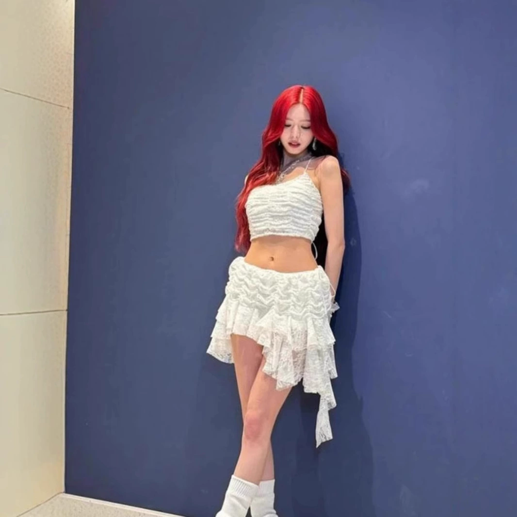 Белая топ-версия как у Shen Youna itzy, юбка для выступлений, набор в стиле K-pop для женской группы, милый прохладный комплект hot girl