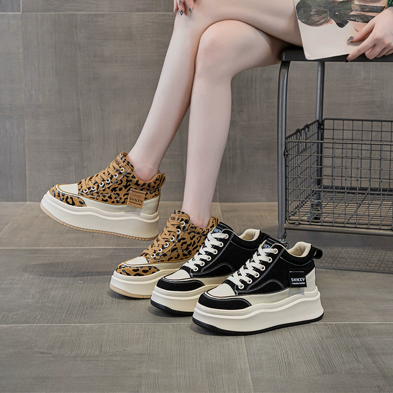 2024 зимние новые кожаные повседневные маленькие белые туфли толстые подошвы и высокие хлопковые туфли модные одиночные туфли