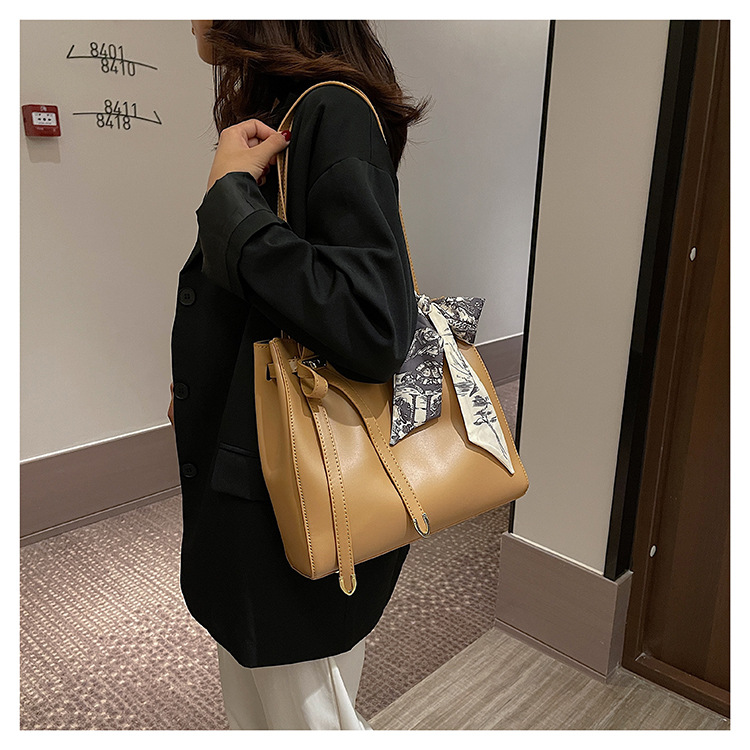 Retro Solid Color Drawstring Type Shoulder Bucket Bag Wholesale Nihaojewelry display picture 9