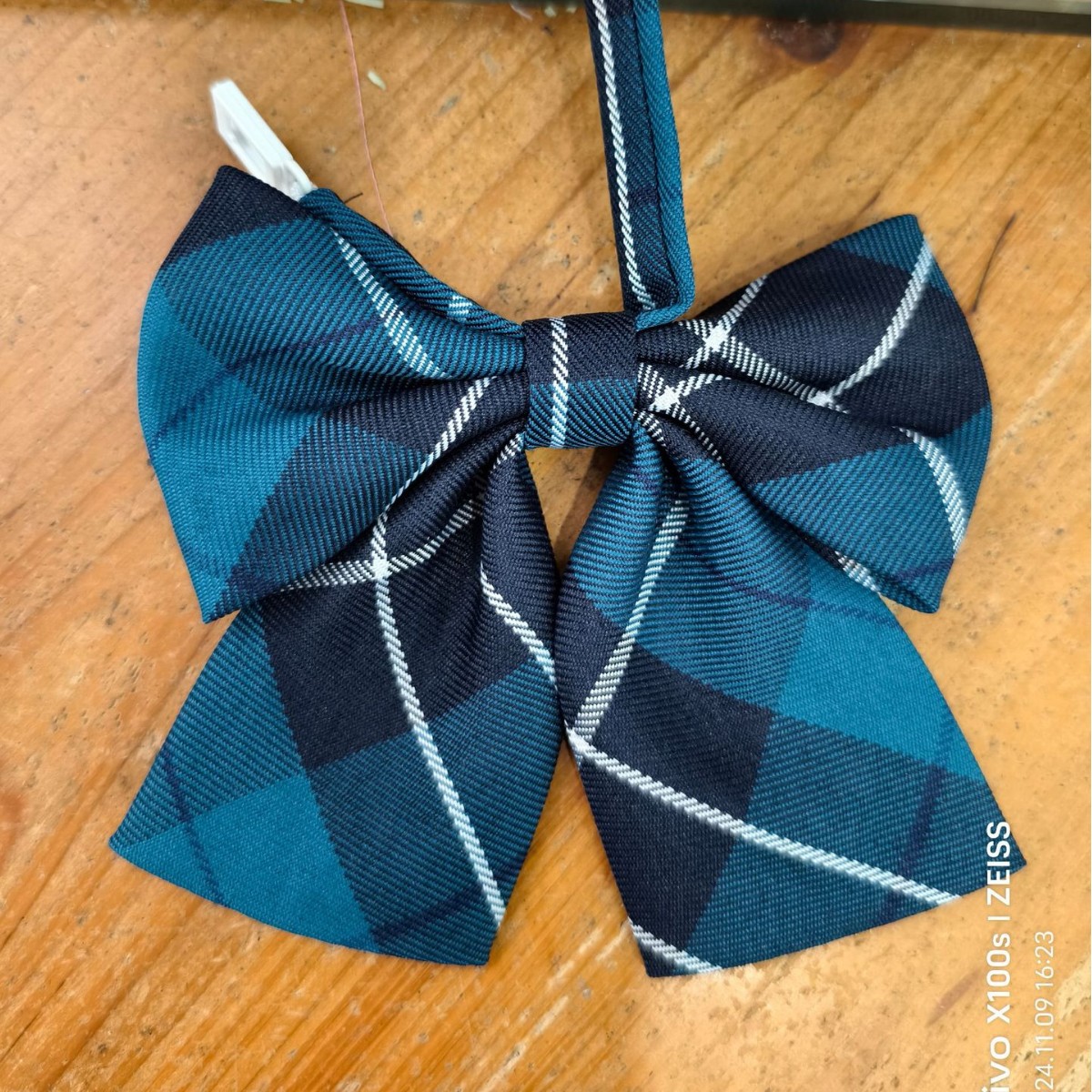 Bow tie