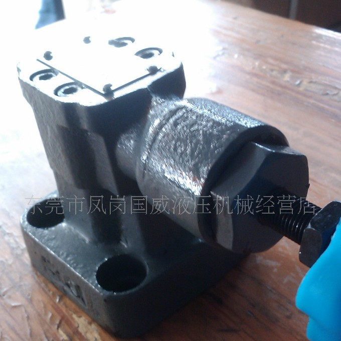 ����ֱ����ѹ��ĥ���ⴲҺѹ���ȵ�ʽ������Y2-HB10B