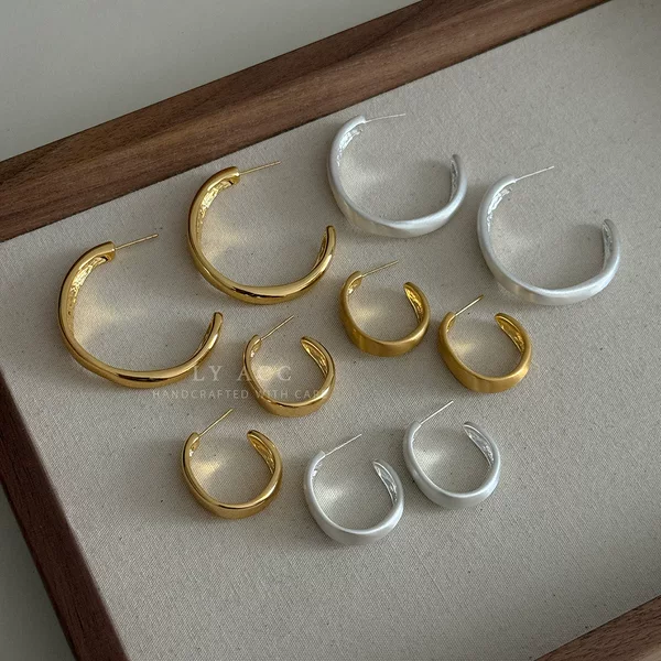 Simple and Classic C-Shaped Earrings with a Polished Finish, European and American Style, Elegant and Luxurious, Suitable for Daily Wear and Commuting, Versatile and Elegant Ear Accessories