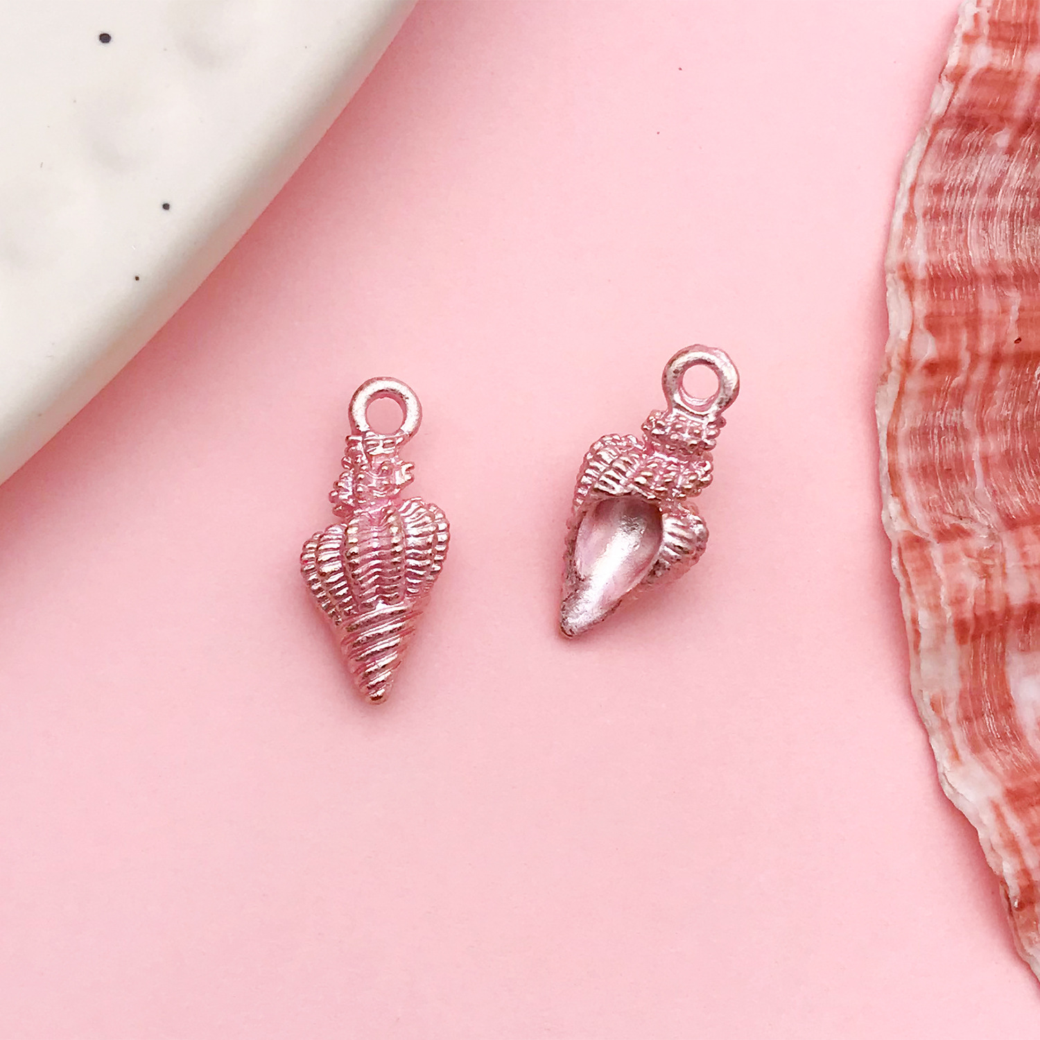 1 Rosa Conchas sirena flor conejo aleación gota colgante de aceite simple joyería material fábrica al por mayor