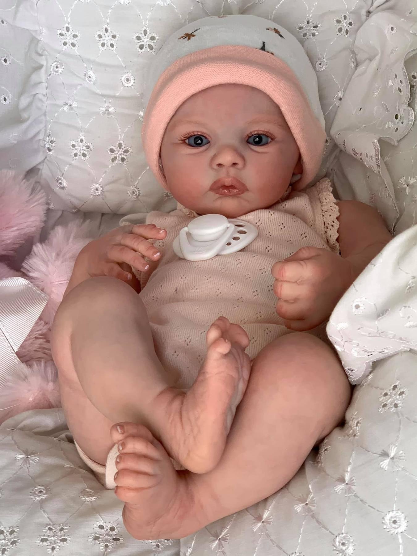 Como se muestra en la imagen de la muñeca