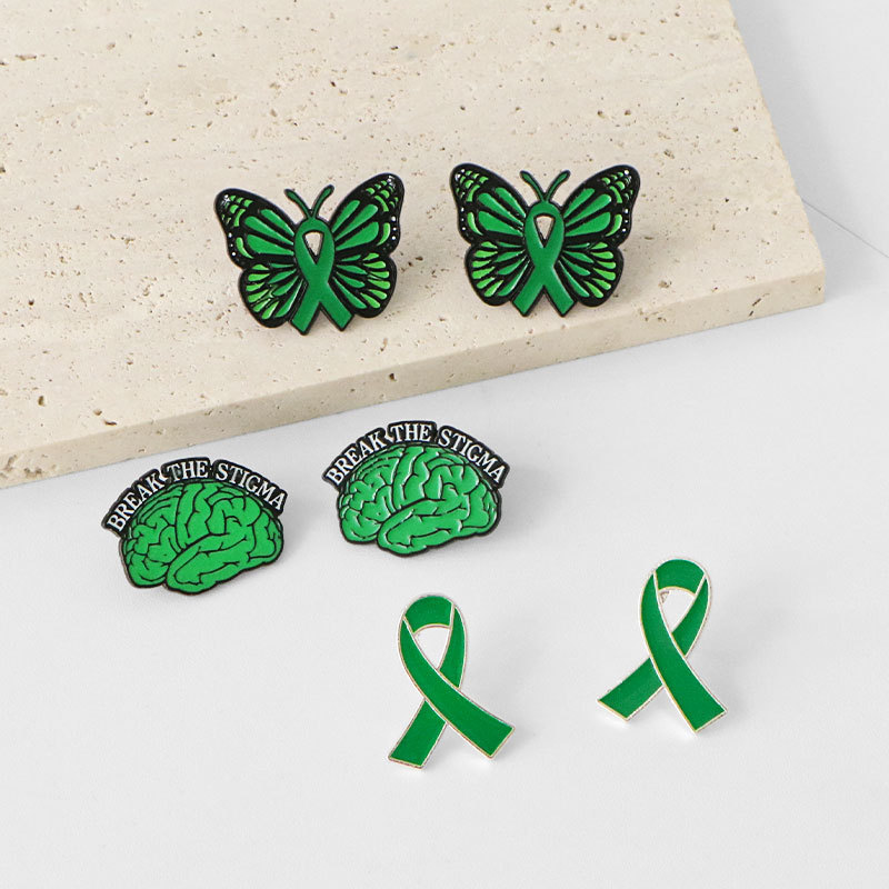 Foreign trade creative new green brain butterfly ribbon skull mask brooch personality English letter metal badge