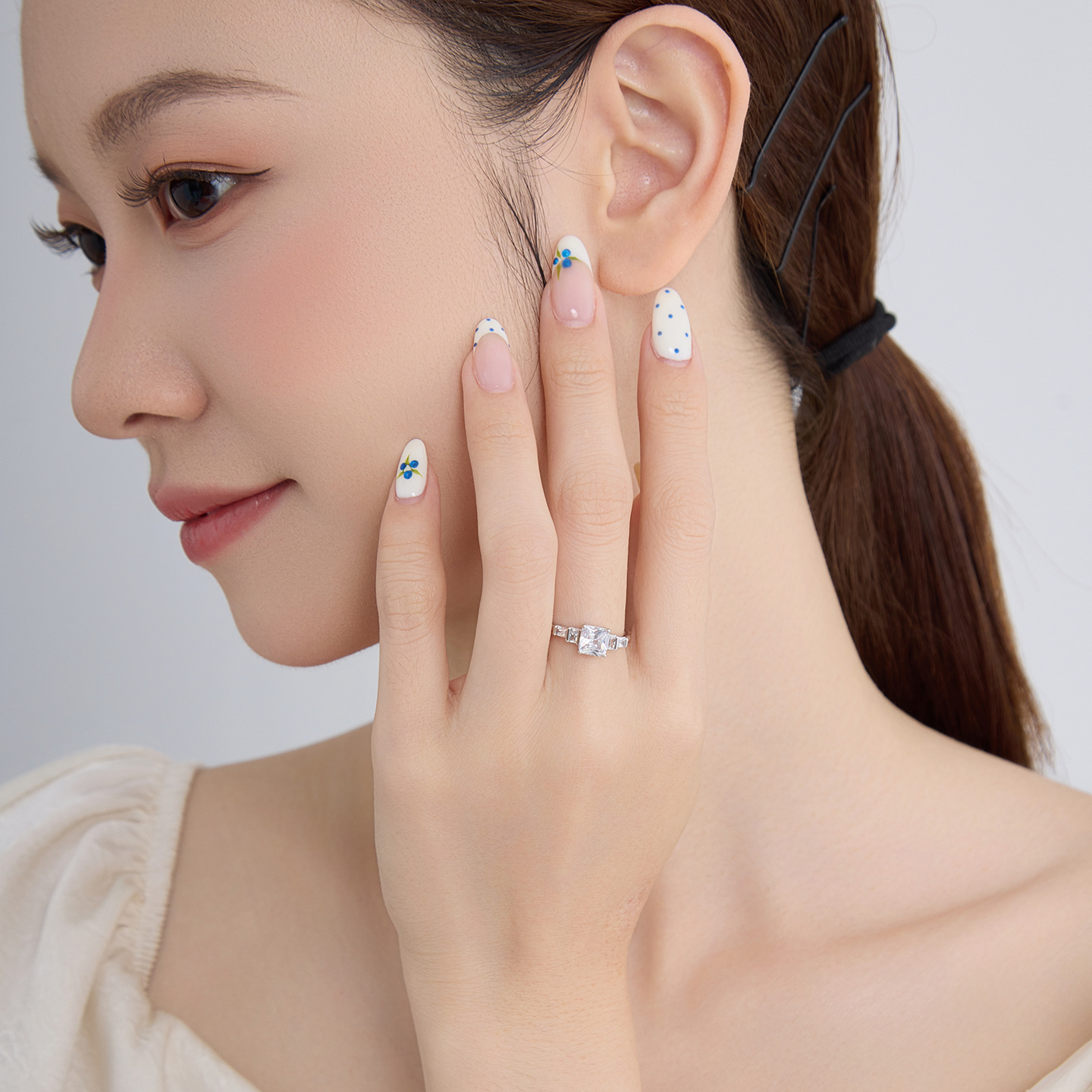 Xuping anillo de bodas de gemas artificiales cuadradas geométricas ligera aleación de cobre de lujo temperamento simple anillo de joyería