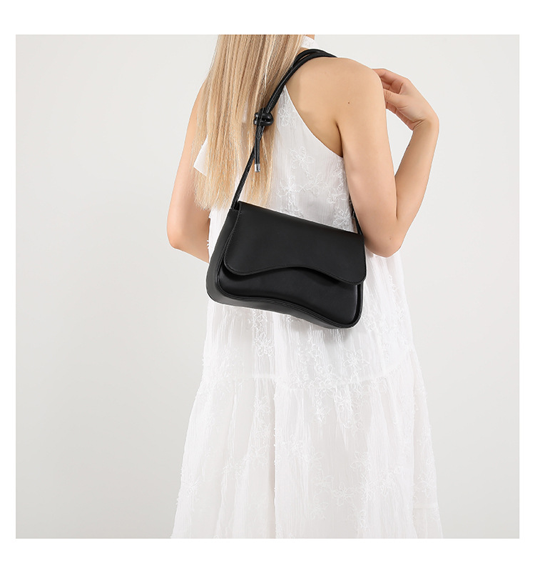 Underarm bag for women, new autumn 2024 fashion and niche design, single-shoulder crossbody bag, stylish and relaxed small square bag undefined