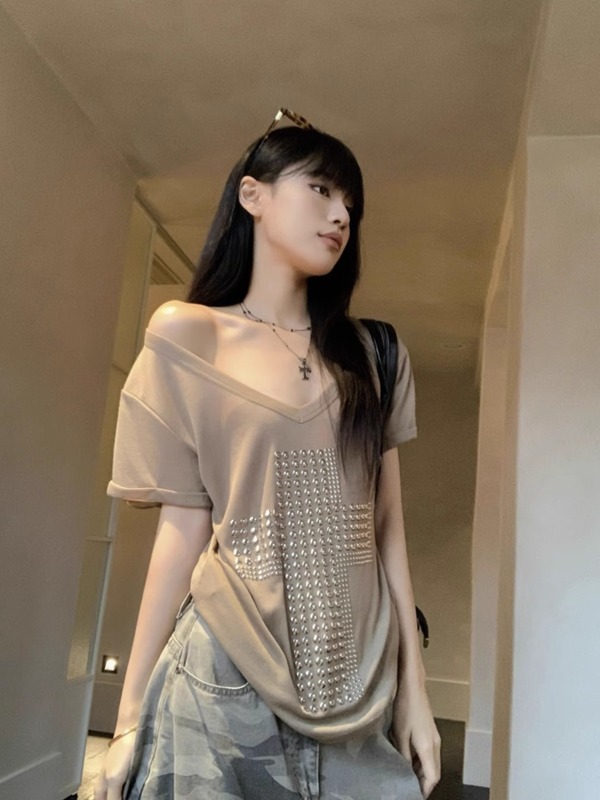 アメリカンホットガールスタイルのヘビービーズVネック半袖Tシャツ、女性用、夏カジュアル、ルーズ、スリム、多用途カーキトップ|undefined