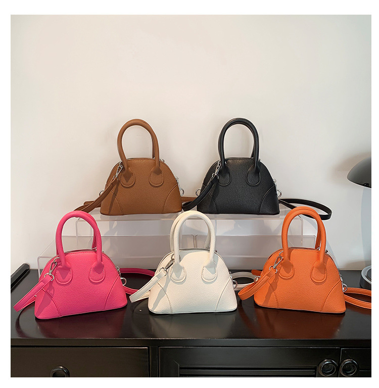 Women's Small Pu Leather Solid Color Streetwear Zipper Underarm Bag display picture 10
