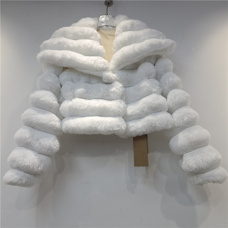 Chinchilla Lapel Fur Coat 2026 Winter New Style Imitation Rex Rabbit Fur High-End Fashionable Elegant Loose Women's Coat