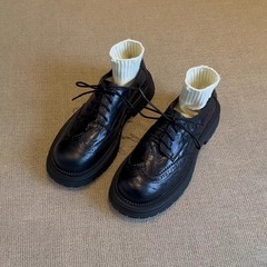 羊皮版 ~ レトロな黒の高級感のある布ロックの小さい靴の女性のひもの厚い底の本革の楽福の靴のシングル靴