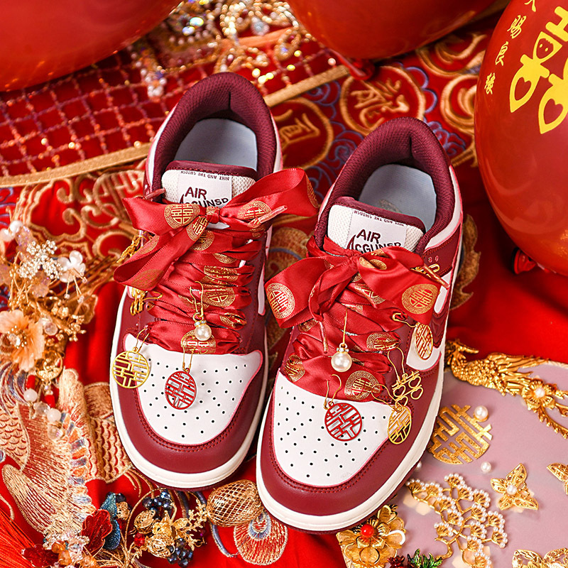 Aj Wedding Shoes Xiuhe Suit Couple Style Bride Wedding Red Engagement Party Flats Dunk Sneakers Sports Toast Shoes