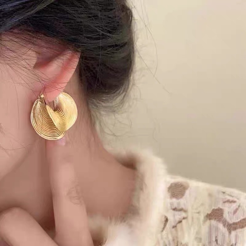 Pendientes de metal de alta gama, diseño minimalista y moderno, para mujer 2024, suministro al por mayor